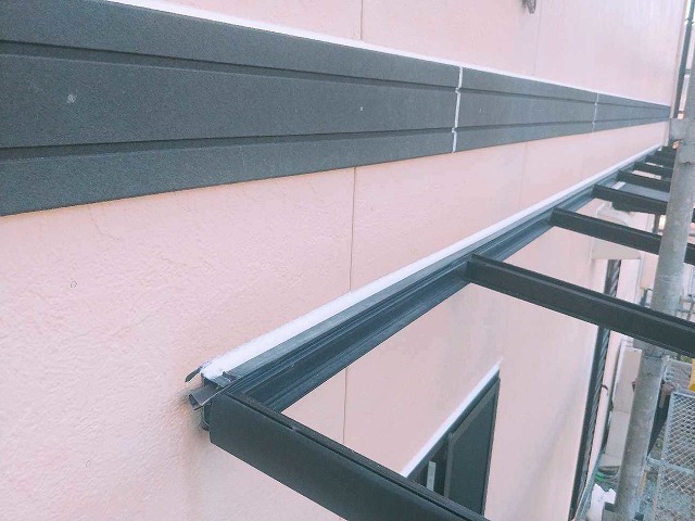 庇のシーリング打ち増し完了